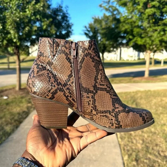 LANE BRYANT‎ Snake Print Dream Cloud Zip Ankle Bootie Size 9 - Picture 3 of 10